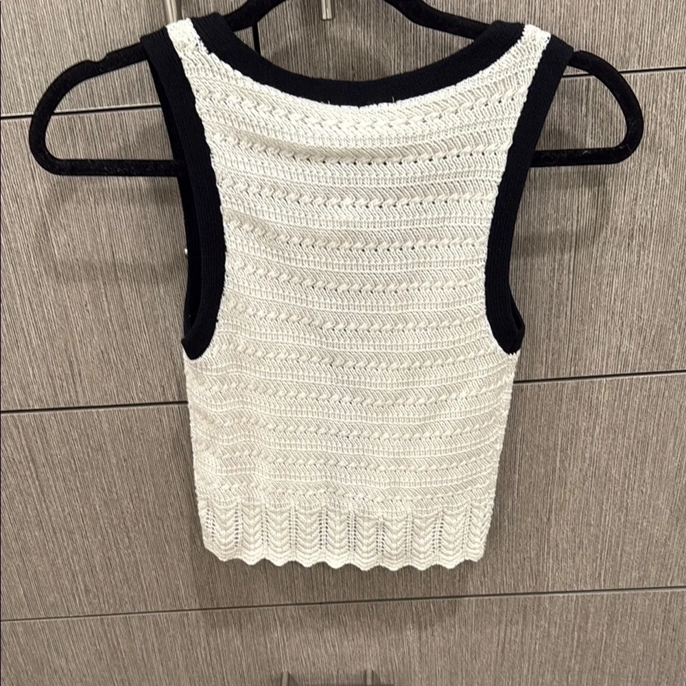 Abercrombie & Fitch Black and White Knit Button-Up Tank Top Brand New - Picture 4 of 4